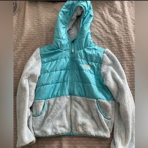 North Face kids jacket size 7-8, in almost new condition.